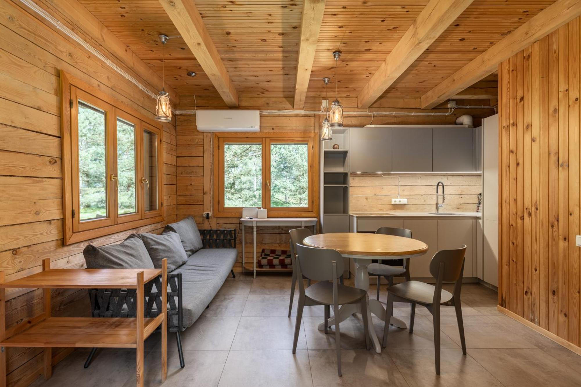 Roze Guest Houses Sklandas Bernāti Екстериор снимка