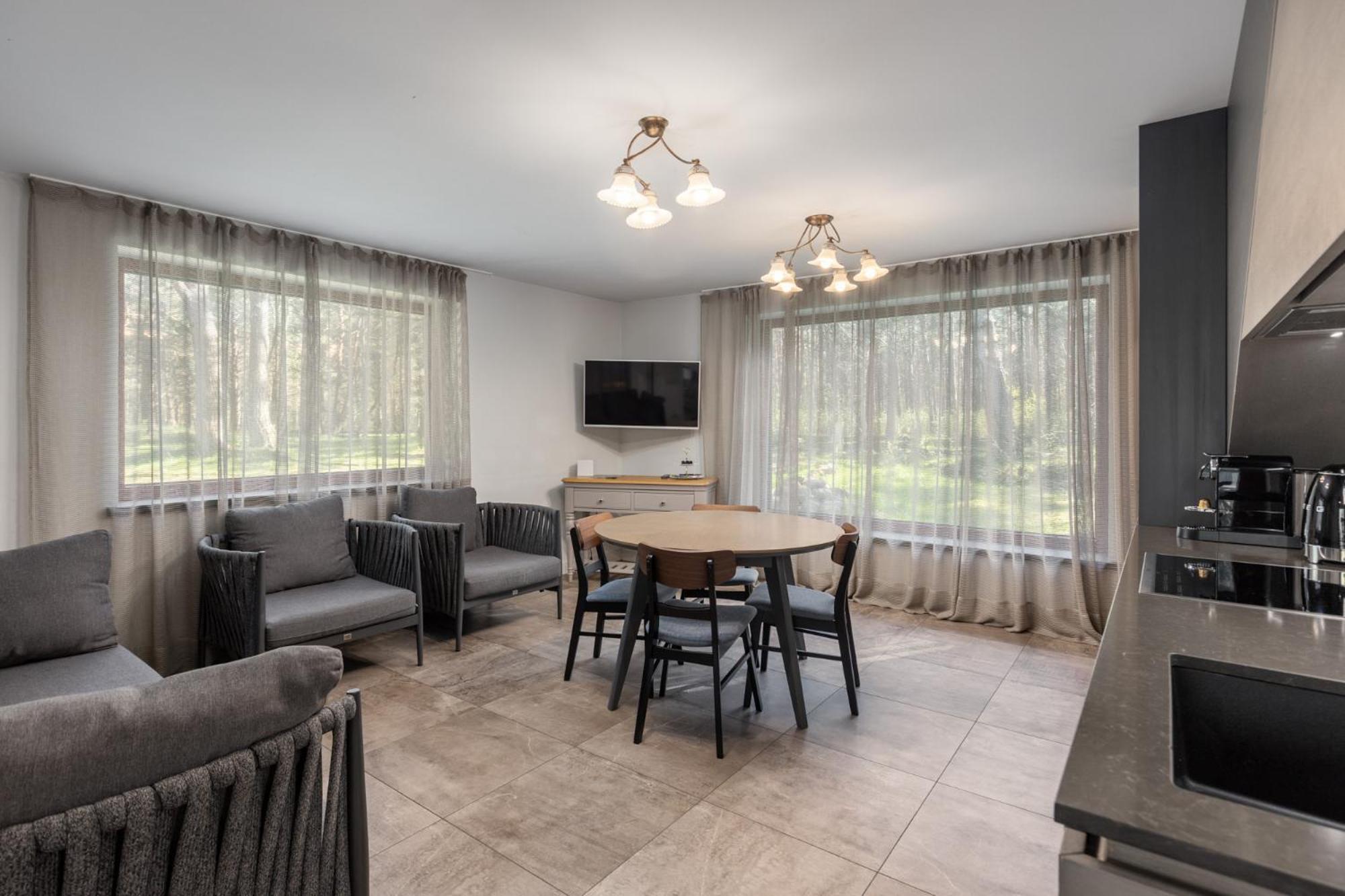 Roze Guest Houses Sklandas Bernāti Екстериор снимка